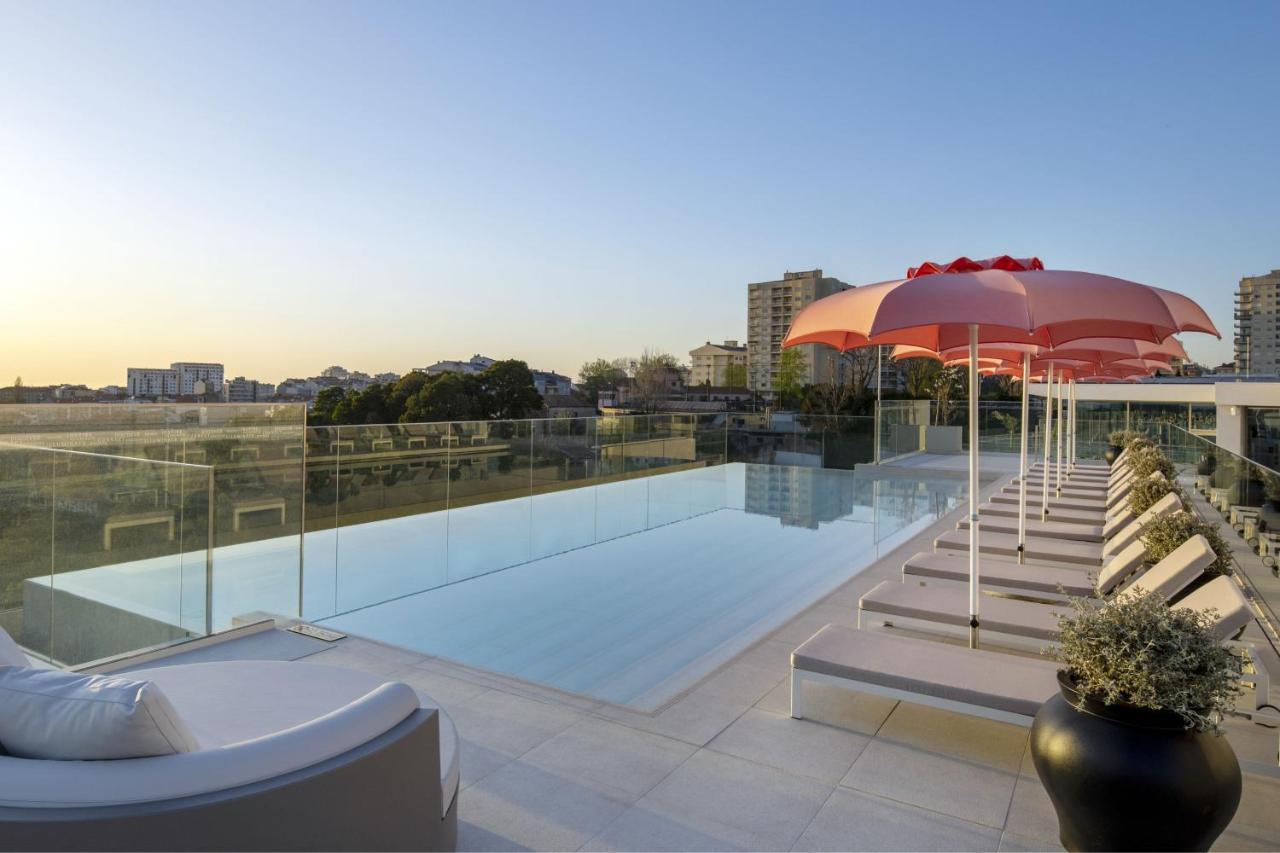 Renaissance Porto Lapa Hotel Eksteriør billede The rooftop pool at the hotel