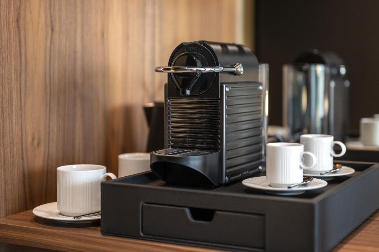 Renaissance Porto Lapa Hotel Eksteriør billede A Nespresso coffee machine