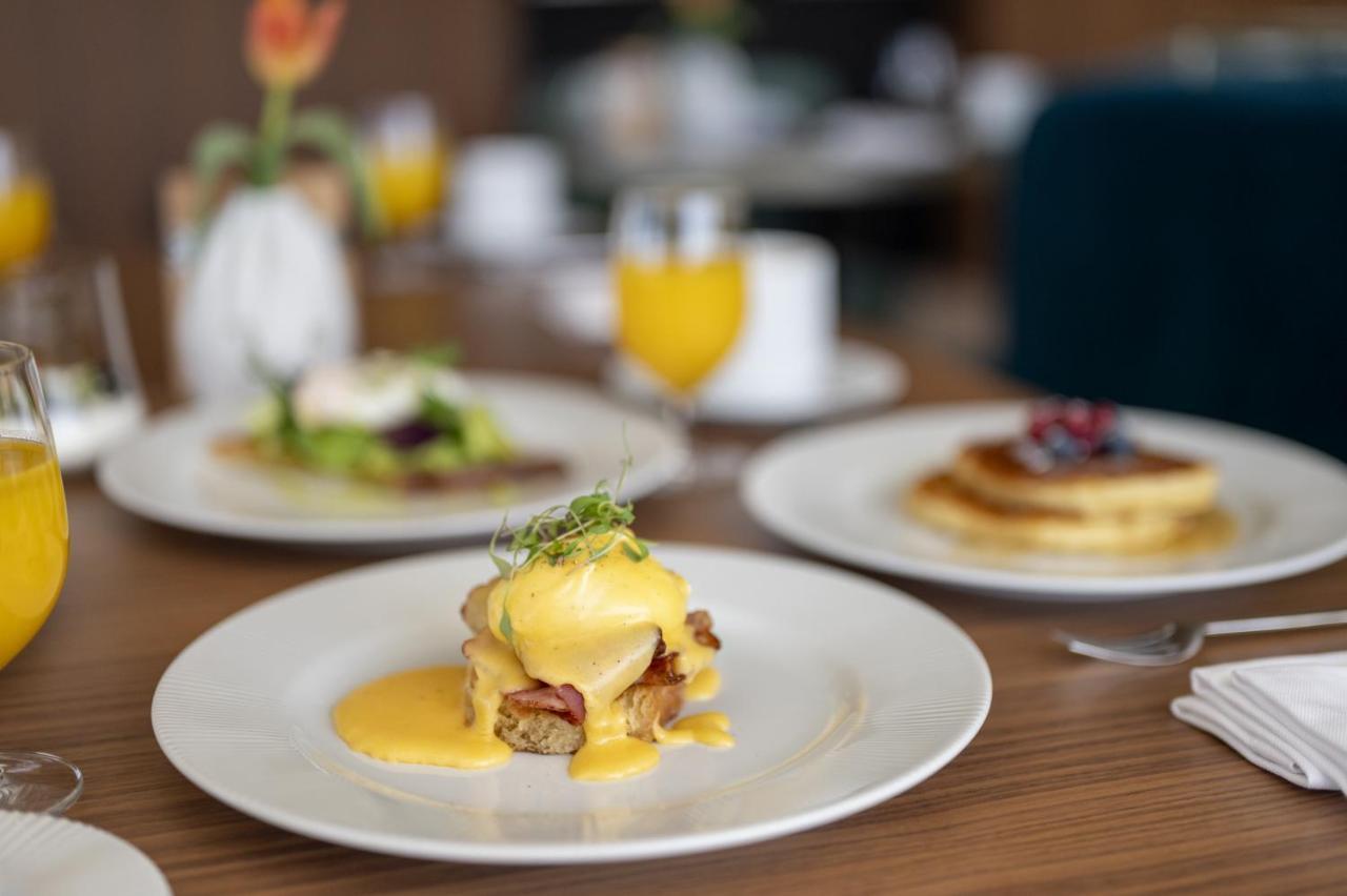 Renaissance Porto Lapa Hotel Eksteriør billede Eggs Benedict