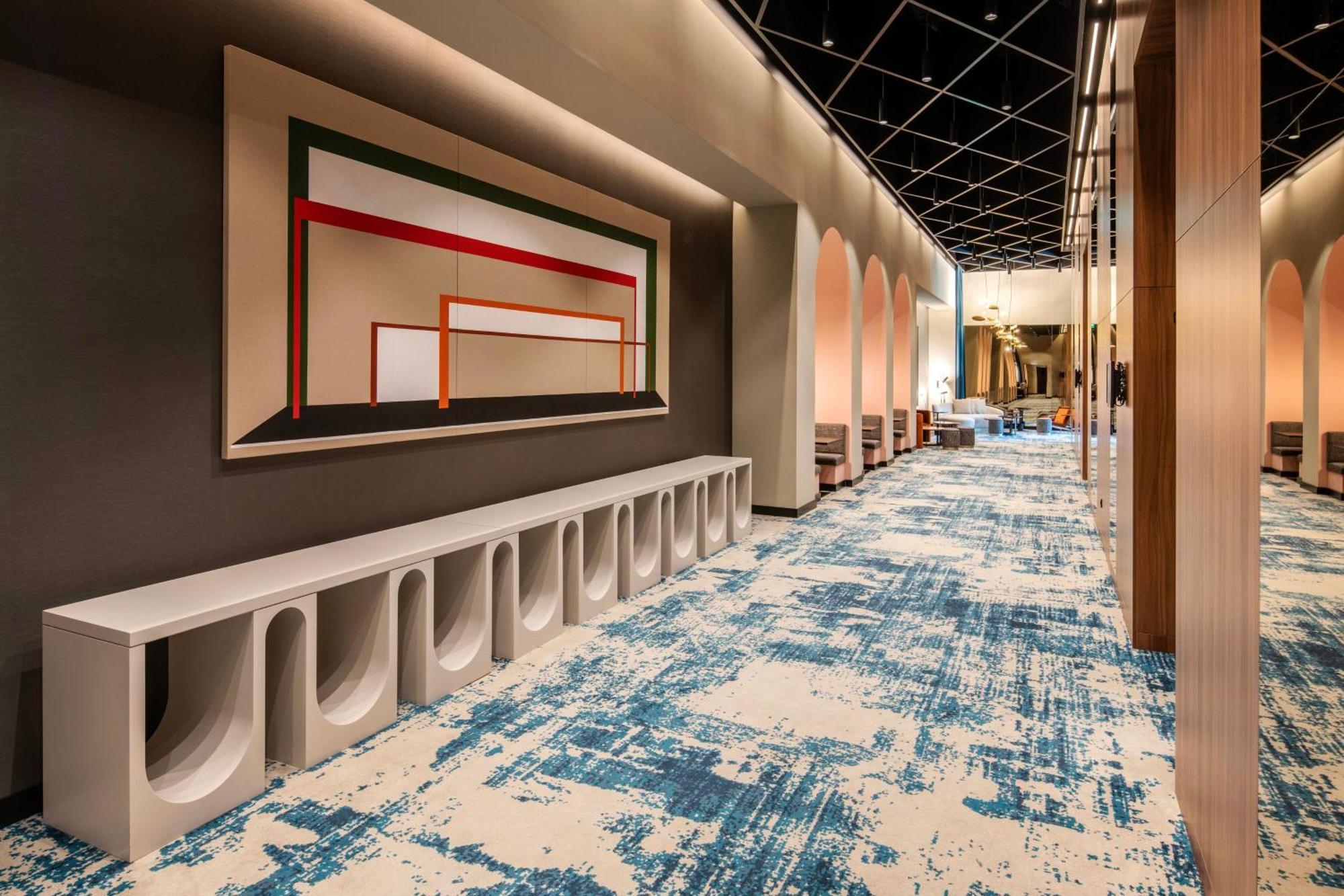 Renaissance Porto Lapa Hotel Eksteriør billede The interior of the new terminal